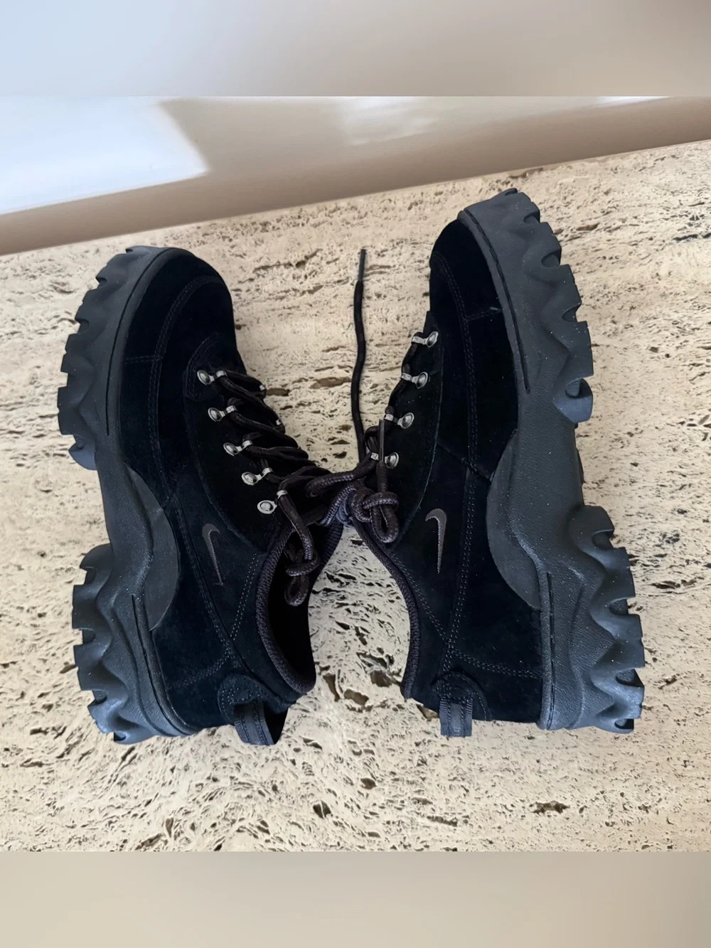 NWOB Nike Lahar Low Triple Black Sneakers. Size 8.